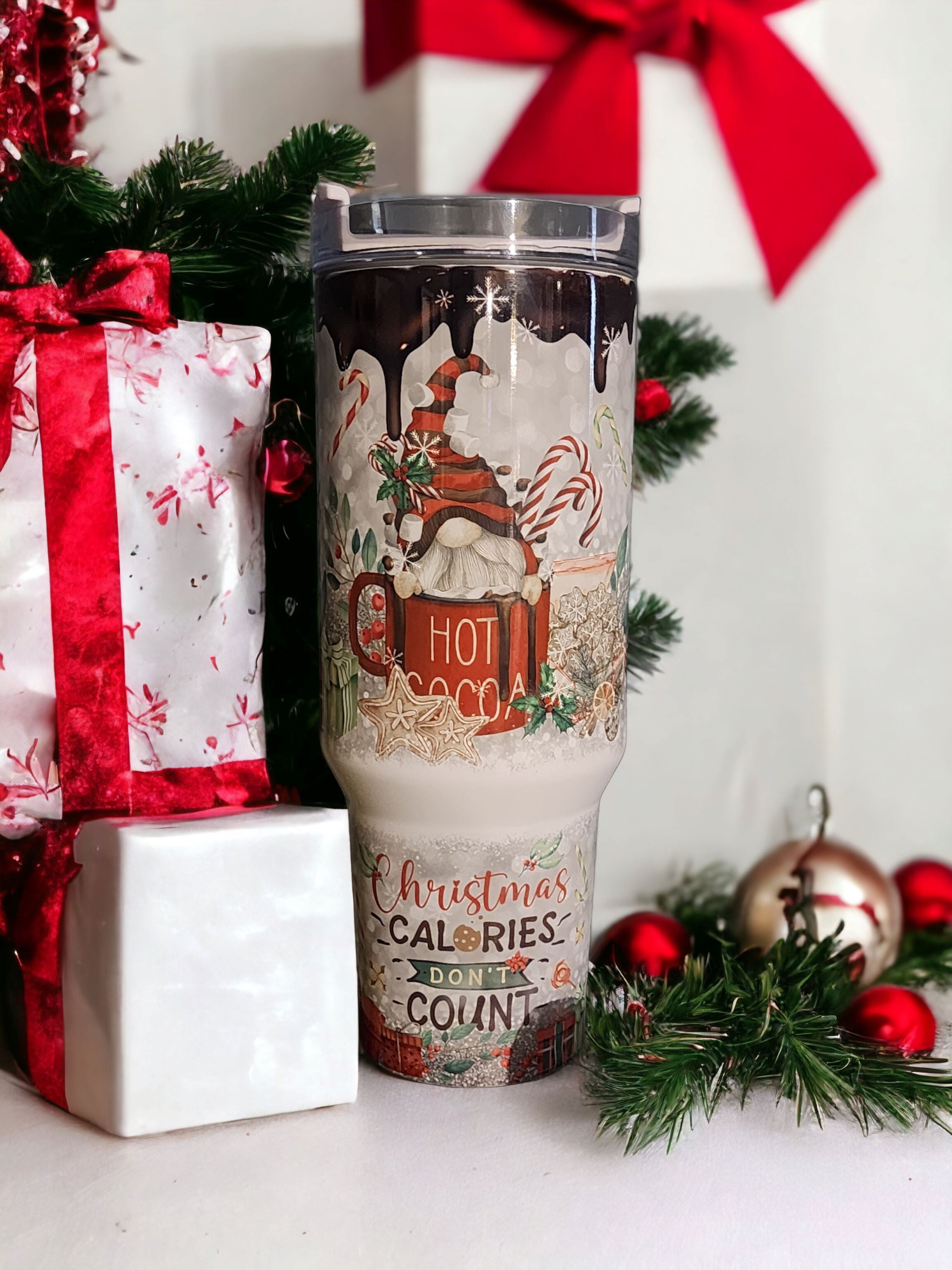 https://gravesfamilycreations.com/cdn/shop/products/40oz-gnomes-hot-cocoa-tumbler-with-handle-gravesfamilycreations-677274.jpg?v=1696904505